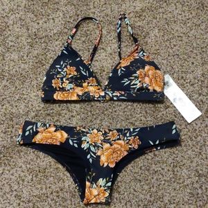 Billabong swimsuit set
